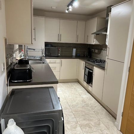 Cosy Double Bedroom In Newcastle Upon Tyne - Access To Shared Kitchen, Shared Lounge And Shared Conservatory Areas Inc Sky Tv And Netflix Dış mekan fotoğraf