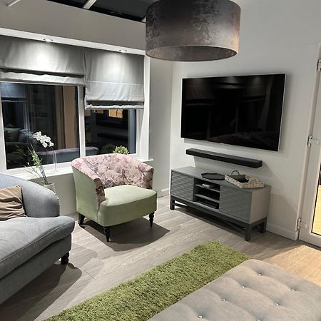 Cosy Double Bedroom In Newcastle Upon Tyne - Access To Shared Kitchen, Shared Lounge And Shared Conservatory Areas Inc Sky Tv And Netflix Dış mekan fotoğraf